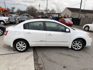 2010 Nissan Sentra Image 3