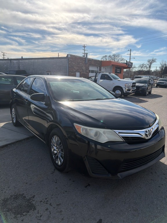 2013 Toyota Camry Image 2