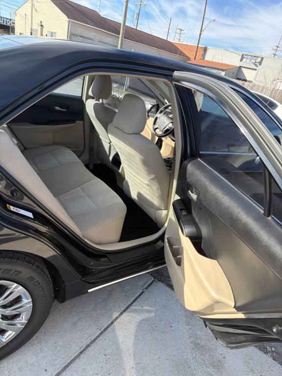 2013 Toyota Camry Image 10
