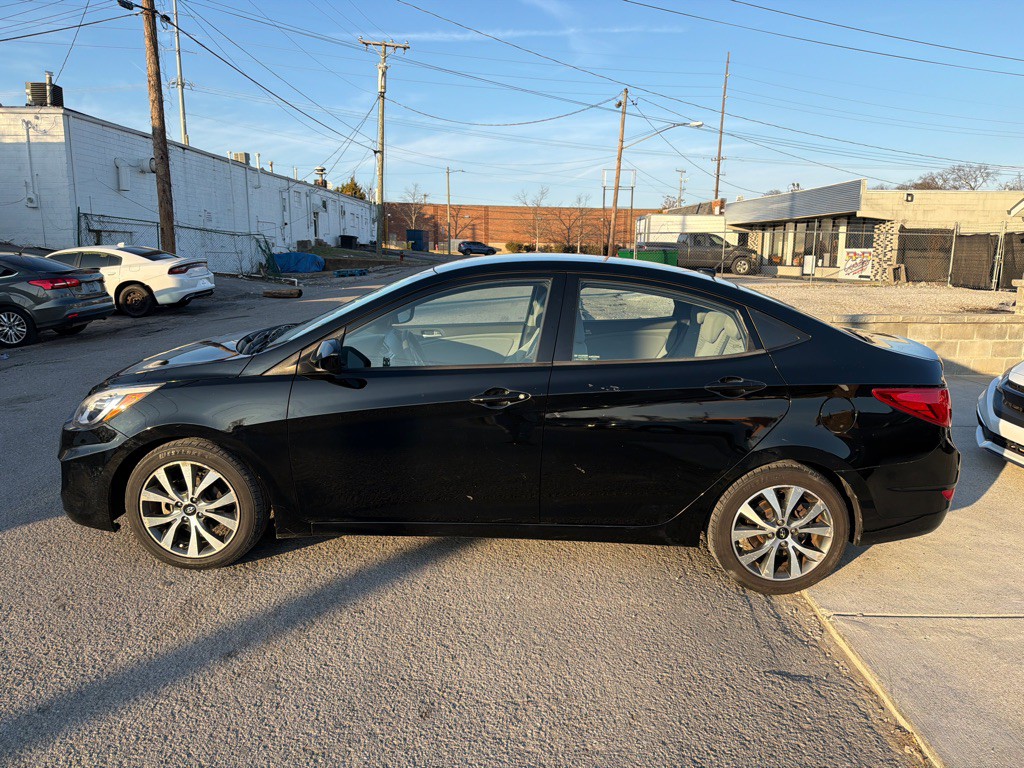 2017 Hyundai Accent Image 4