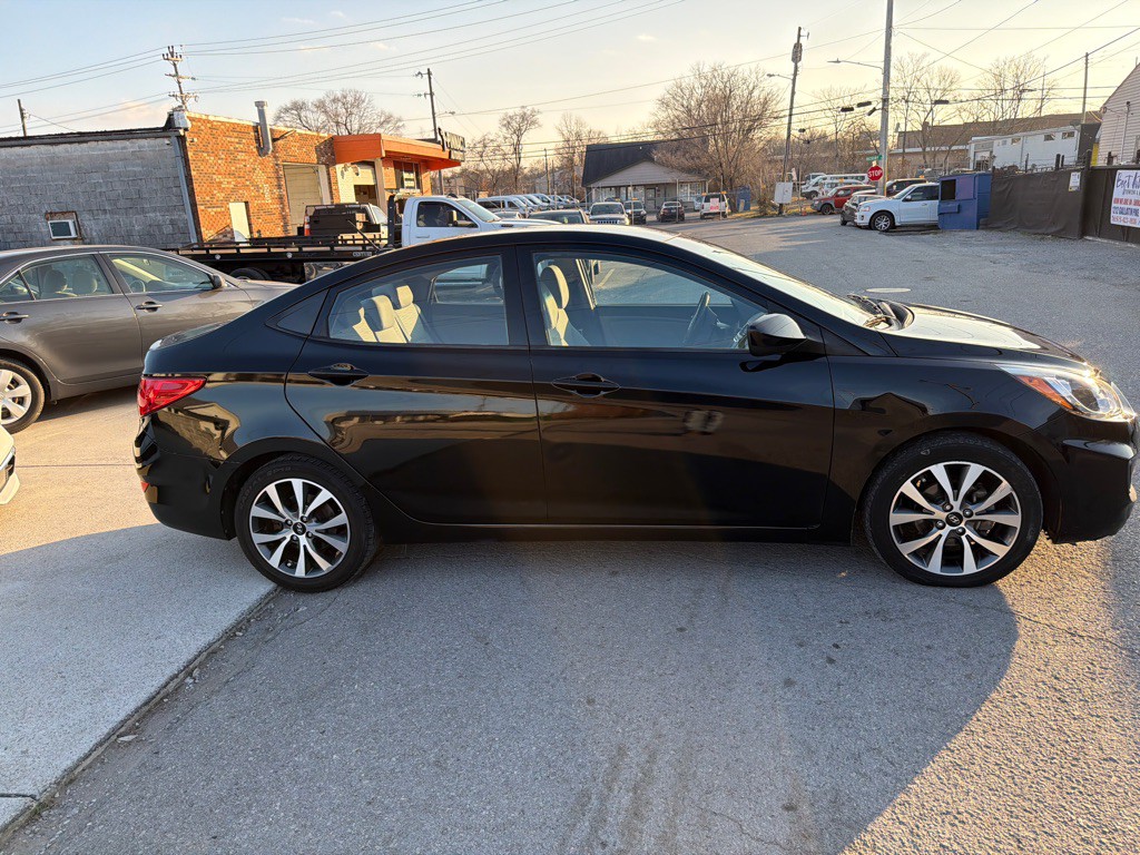2017 Hyundai Accent Image 7