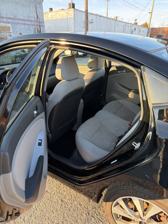 2017 Hyundai Accent Image 9