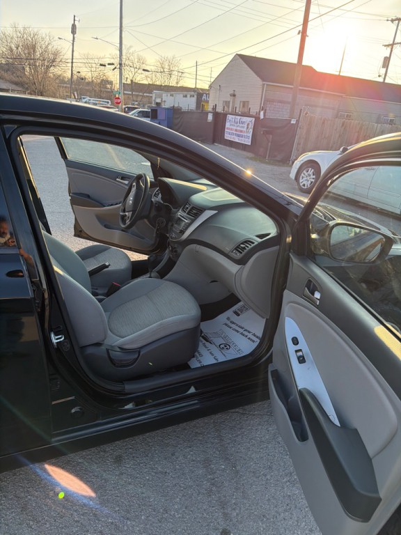 2017 Hyundai Accent Image 10