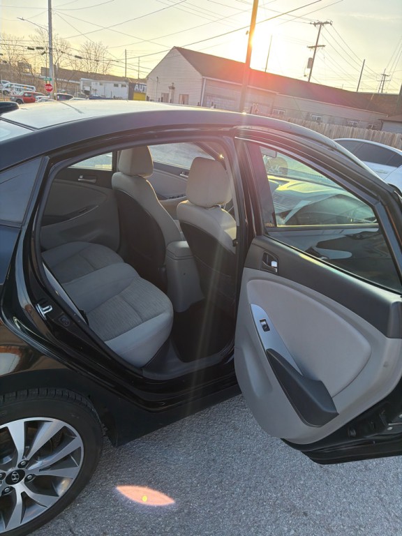 2017 Hyundai Accent Image 11