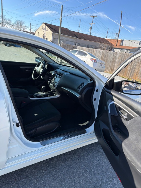 2015 Nissan Altima Image 8
