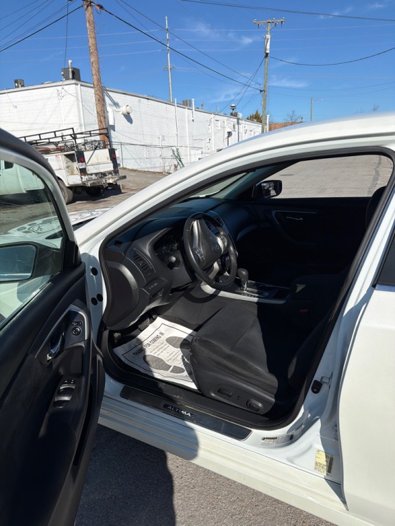 2015 Nissan Altima Image 10