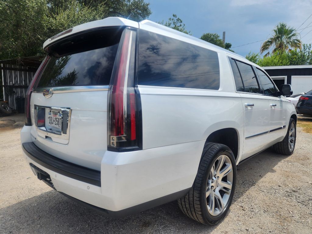 2016 Cadillac Escalade Image 2