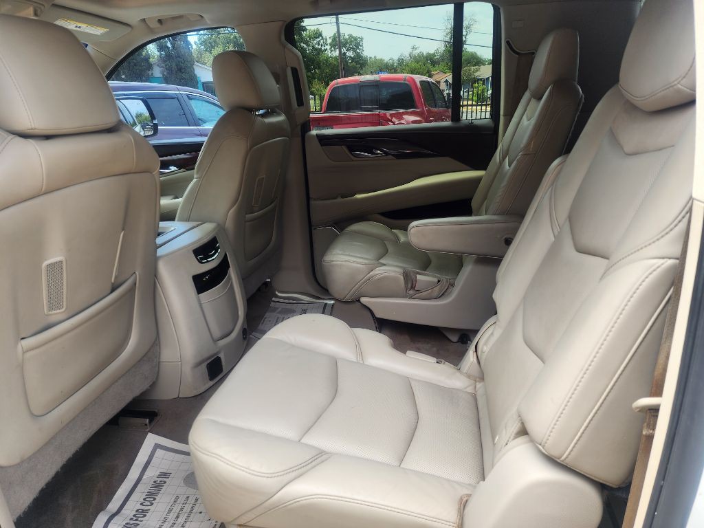2016 Cadillac Escalade Image 3
