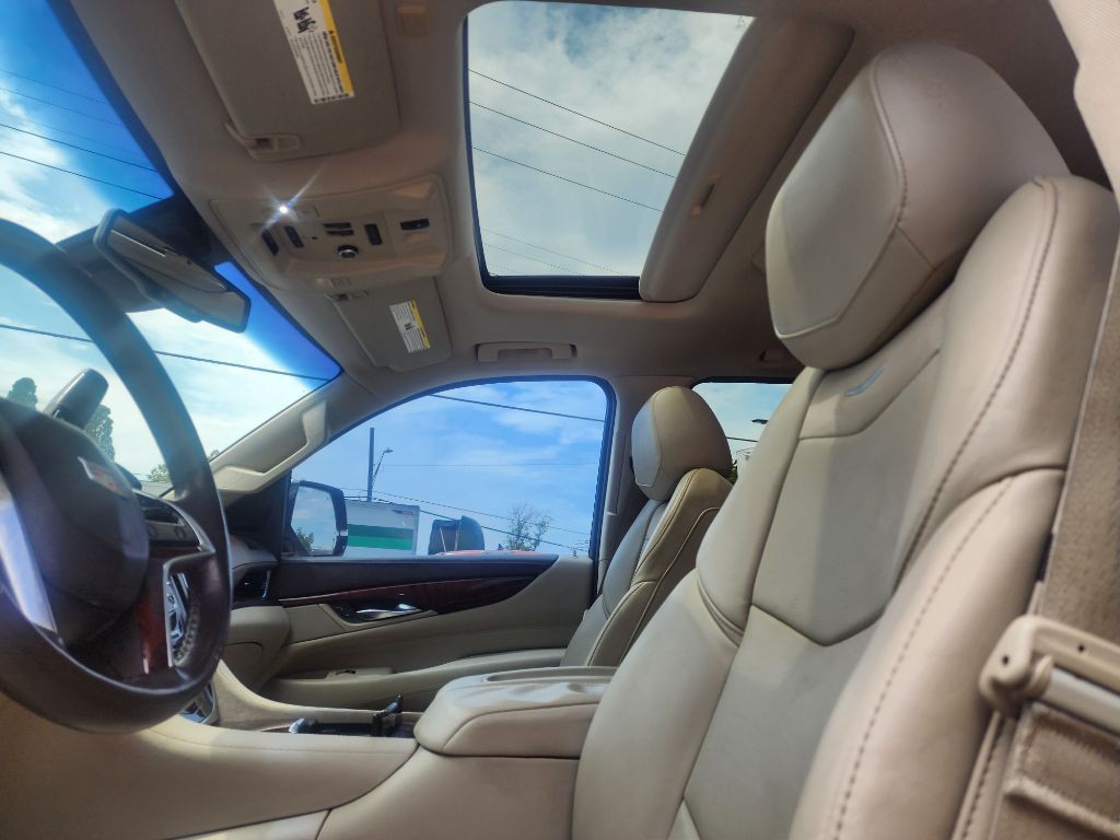 2016 Cadillac Escalade Image 8