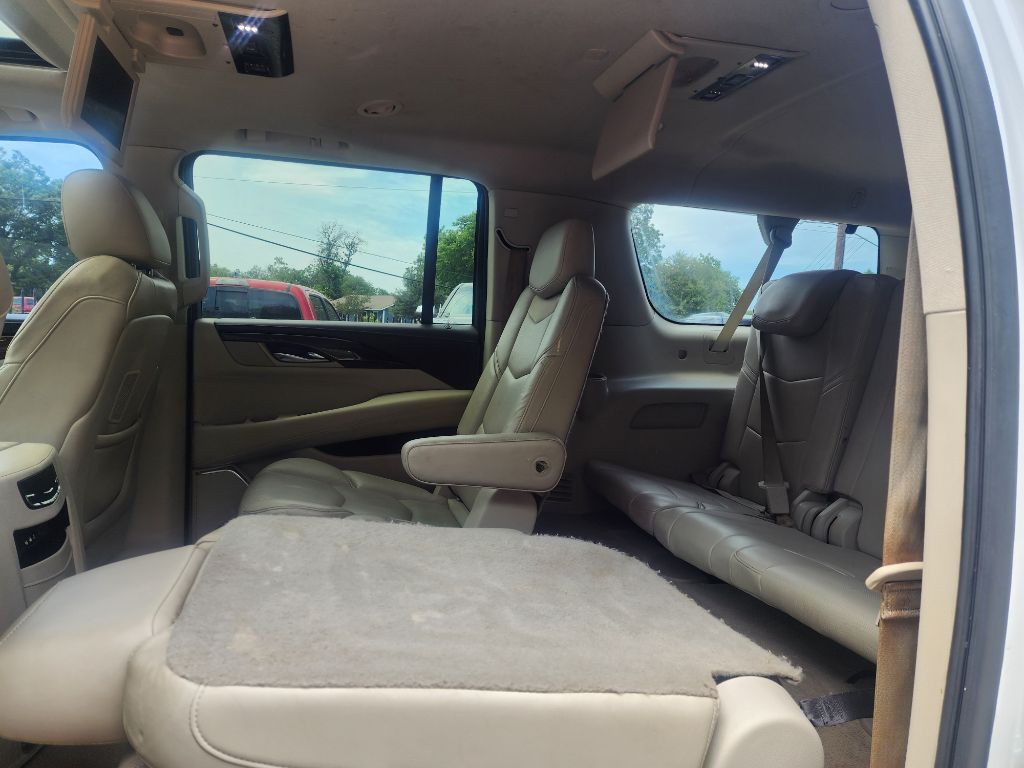 2016 Cadillac Escalade Image 10