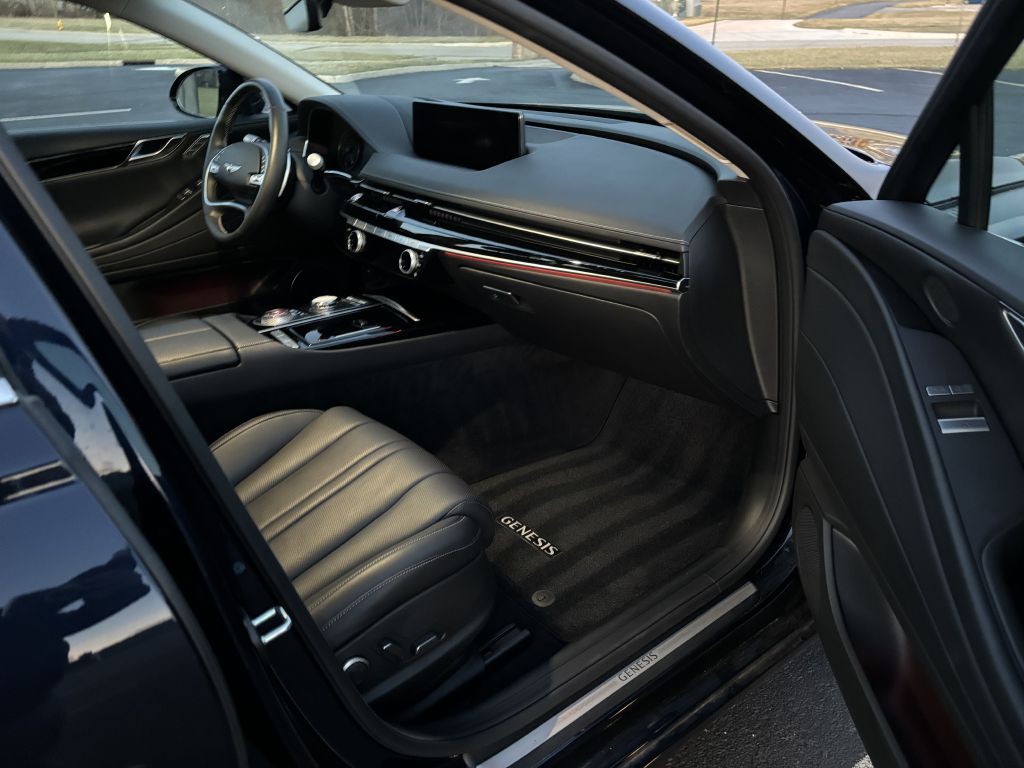 2023 Genesis G80 Image 11