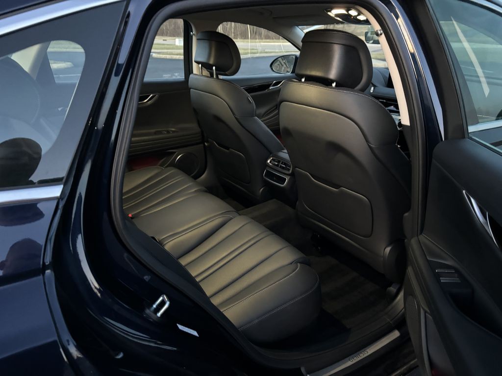 2023 Genesis G80 Image 12