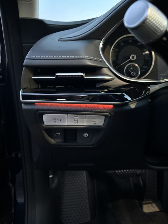 2023 Genesis G80 Image 15