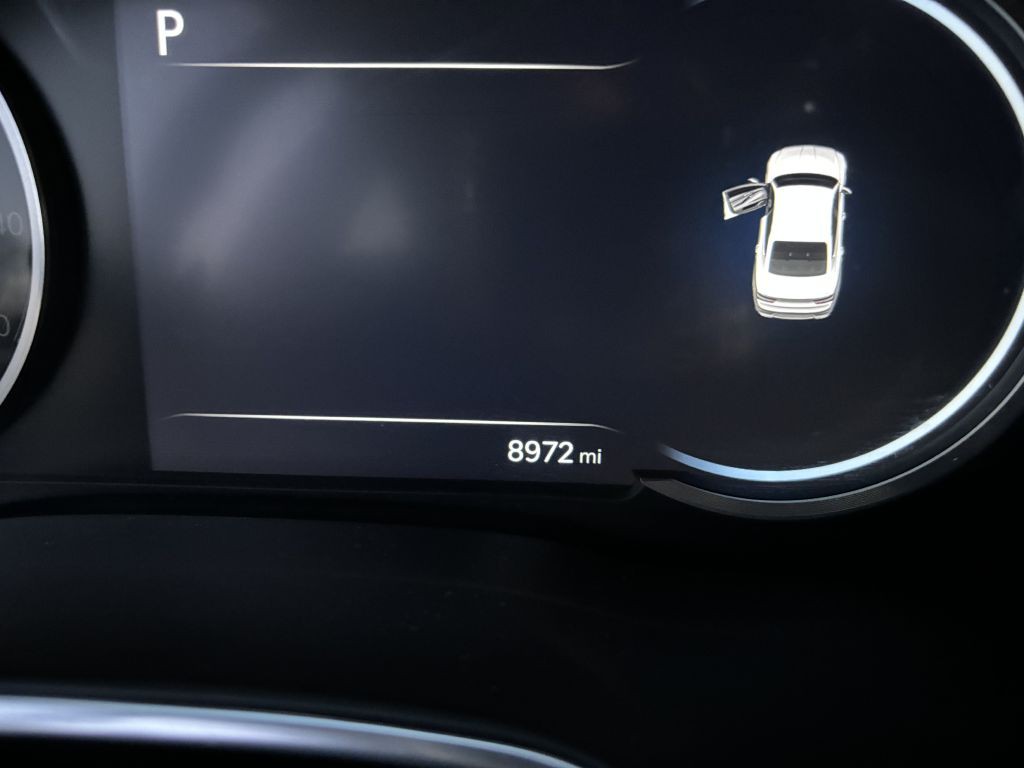 2023 Genesis G80 Image 17