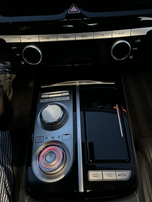 2023 Genesis G80 Image 18