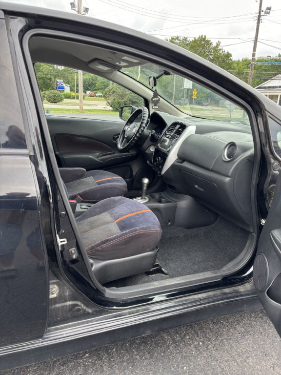 2015 Nissan Versa Image 11