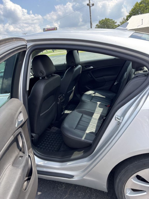 2011 Buick Regal Image 10