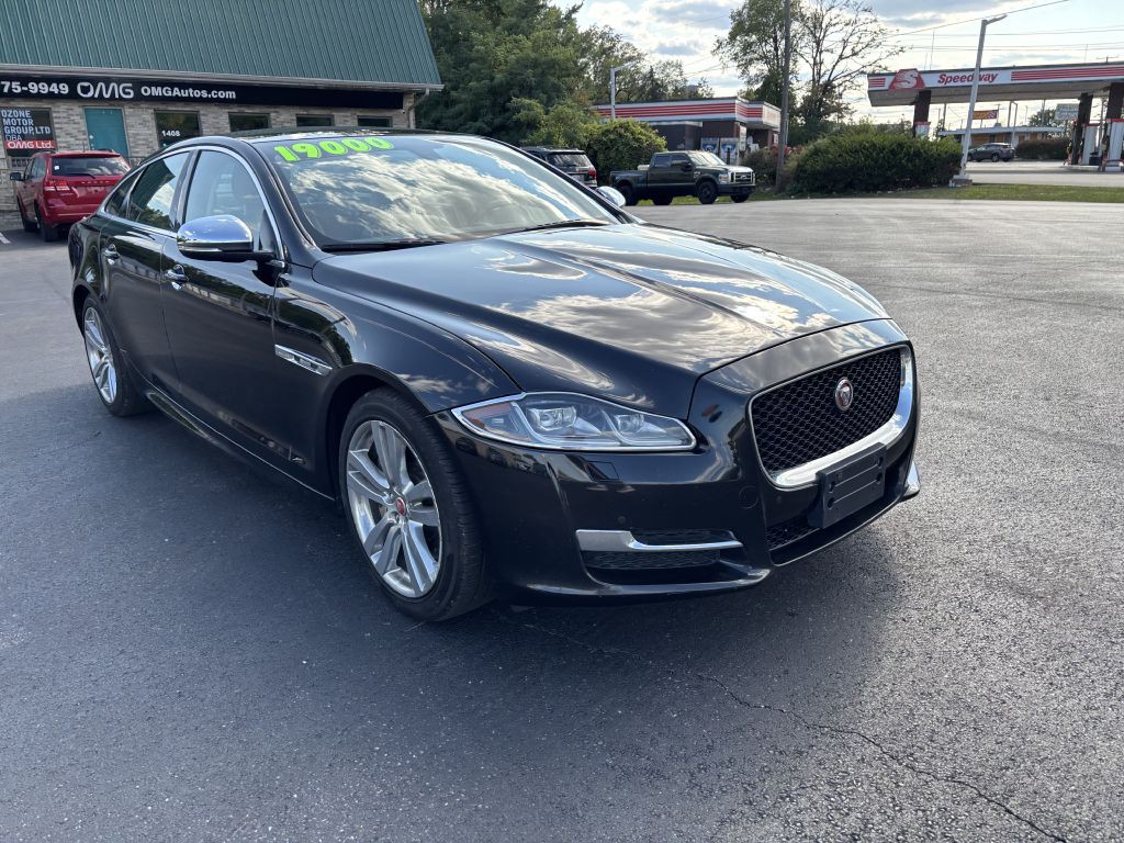 2017 Jaguar XJ Image 3