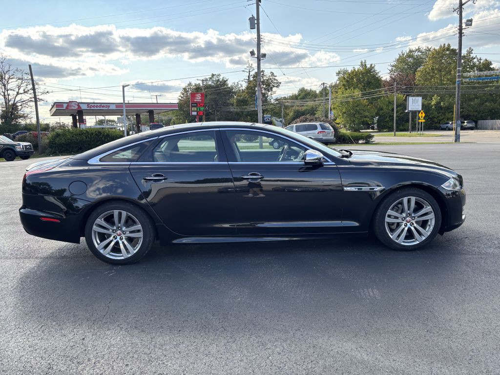 2017 Jaguar XJ Image 4