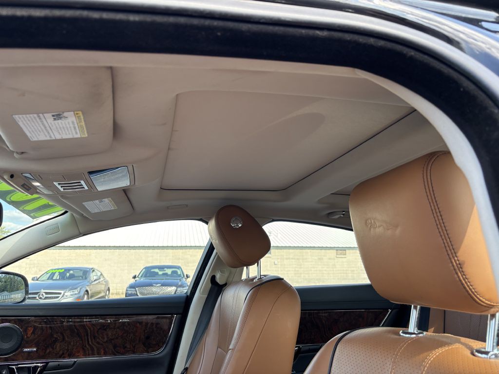 2017 Jaguar XJ Image 18