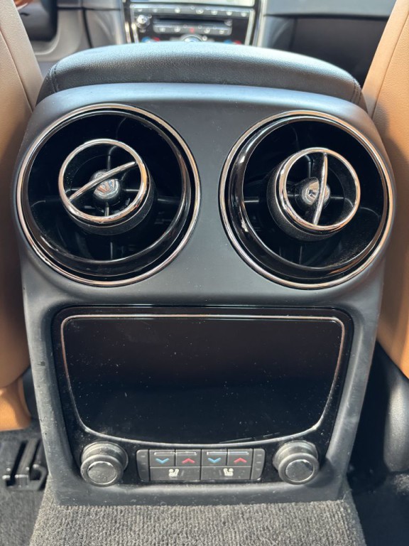 2017 Jaguar XJ Image 19