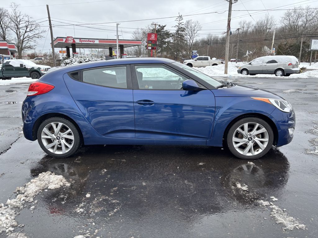 2017 Hyundai Veloster Image 4