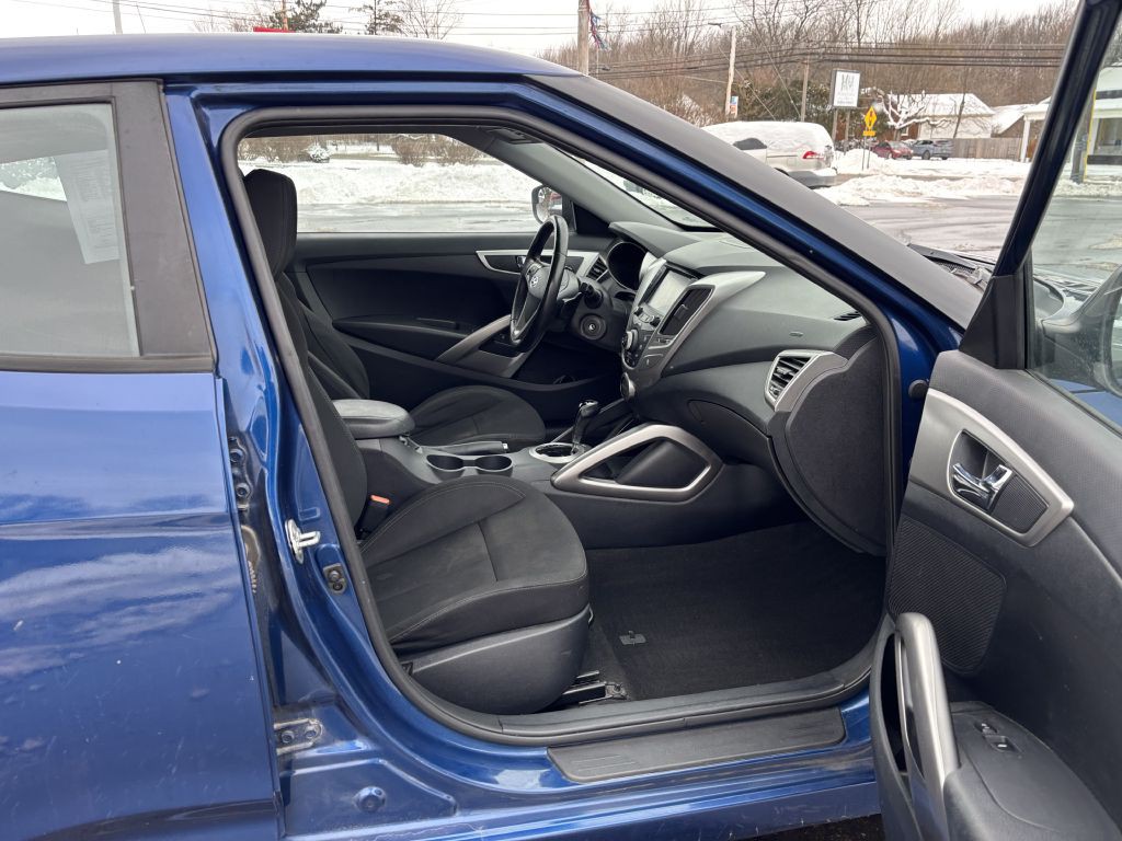 2017 Hyundai Veloster Image 10