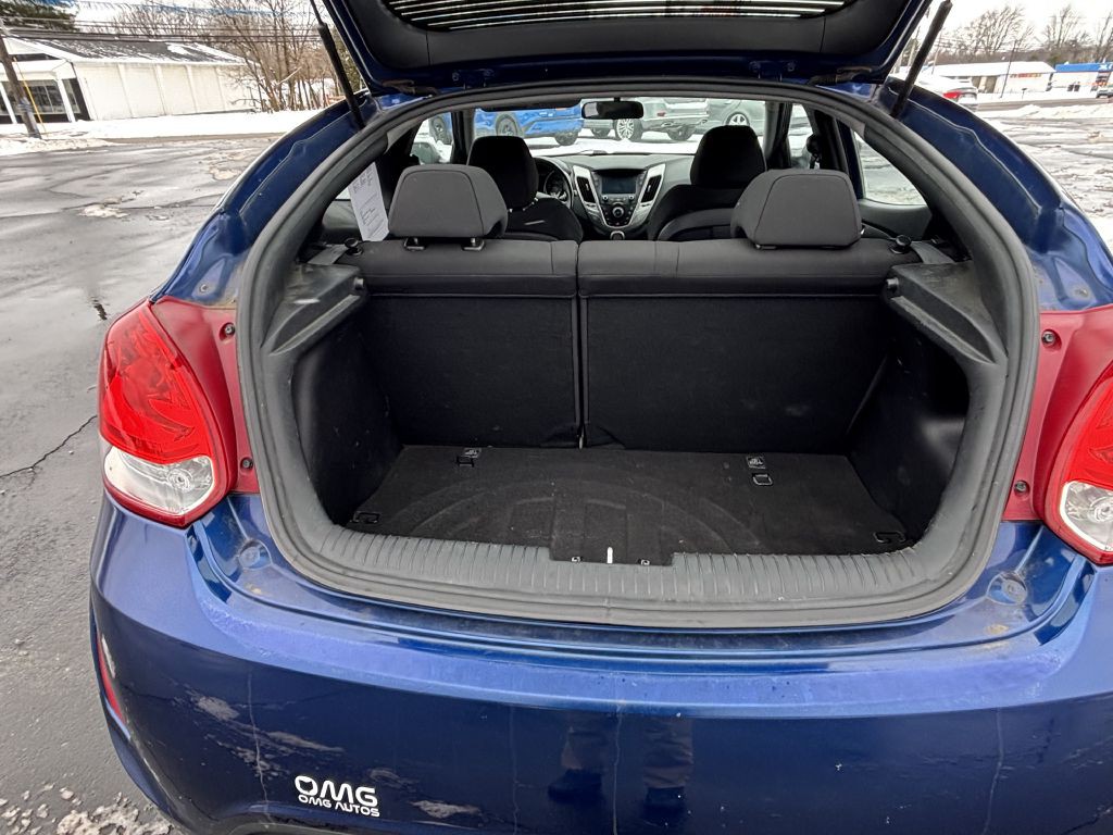 2017 Hyundai Veloster Image 11