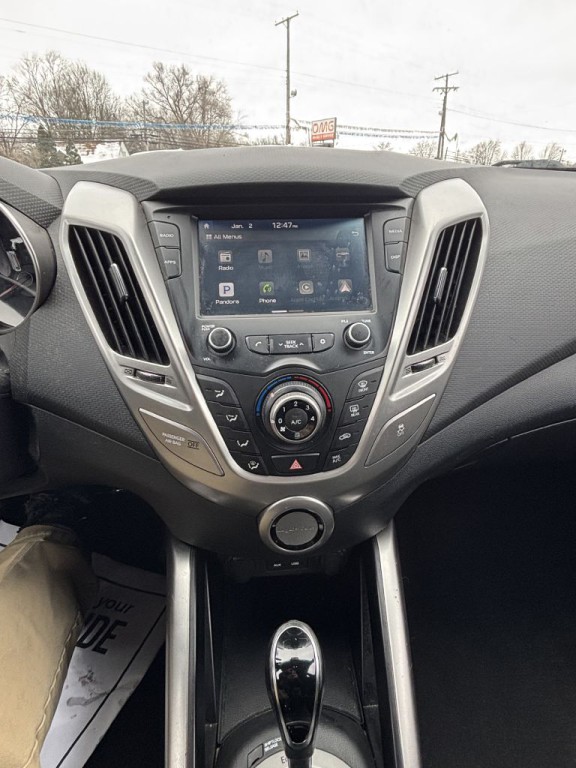 2017 Hyundai Veloster Image 14