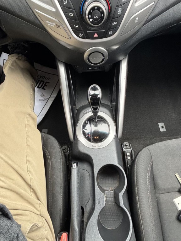 2017 Hyundai Veloster Image 15