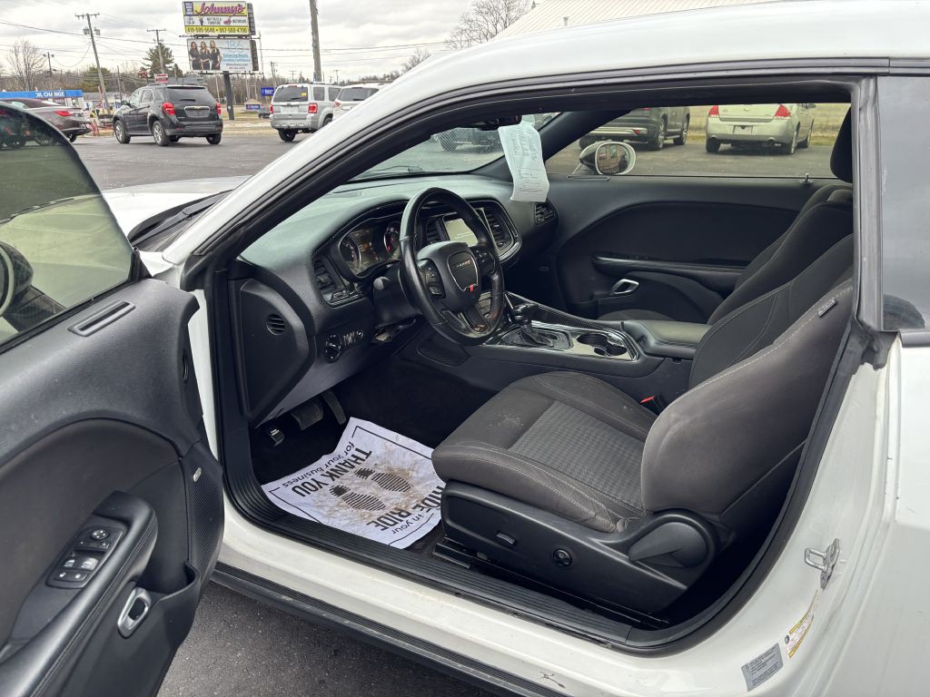 2017 Dodge Challenger Image 9