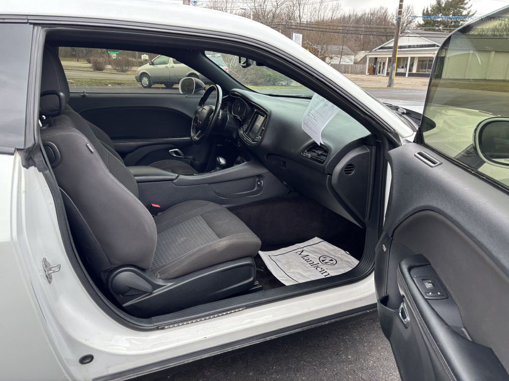 2017 Dodge Challenger Image 10