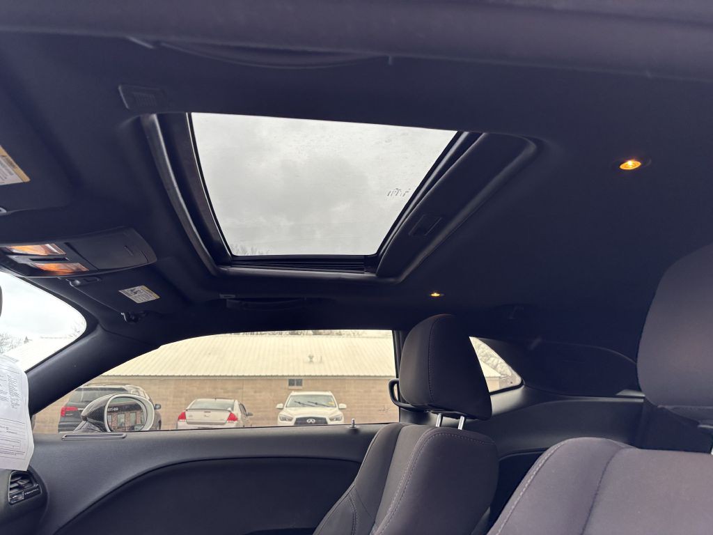 2017 Dodge Challenger Image 15