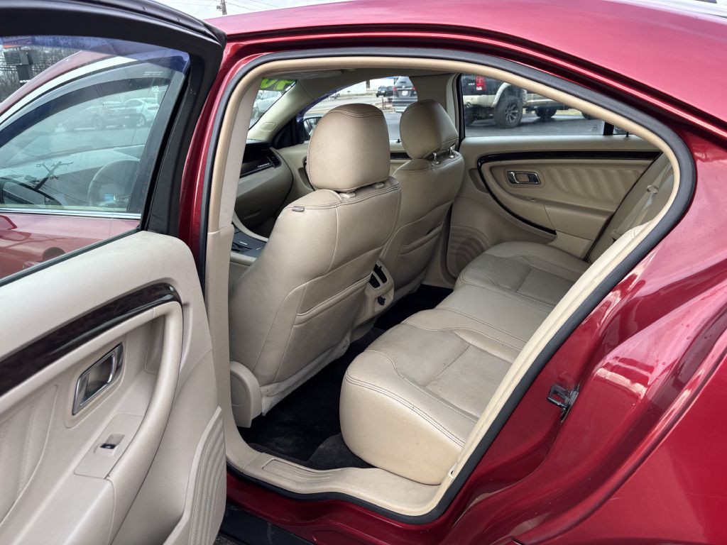 2015 Ford Taurus Image 10
