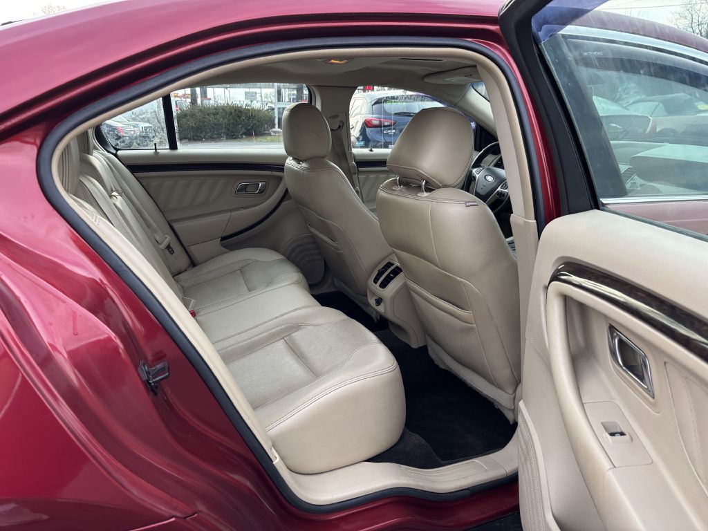 2015 Ford Taurus Image 12