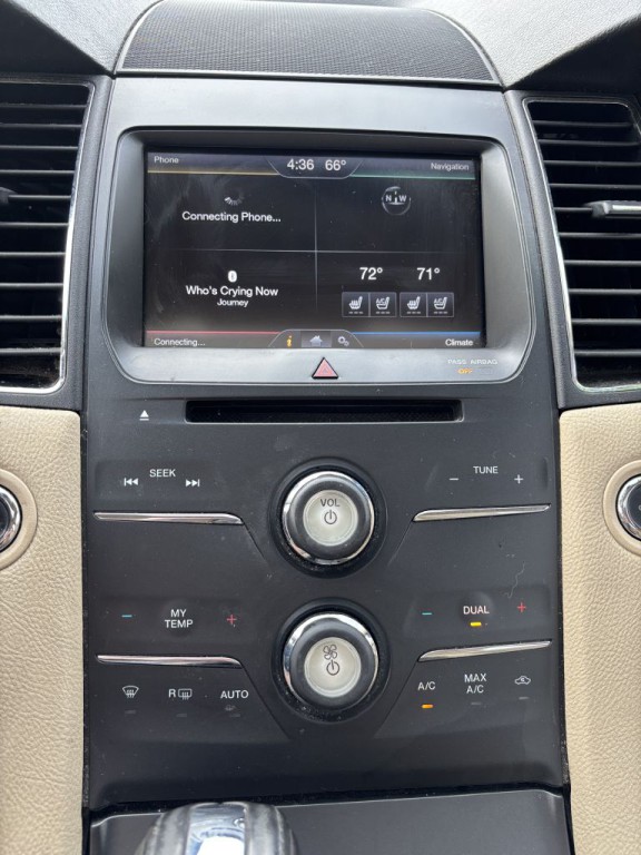 2015 Ford Taurus Image 16