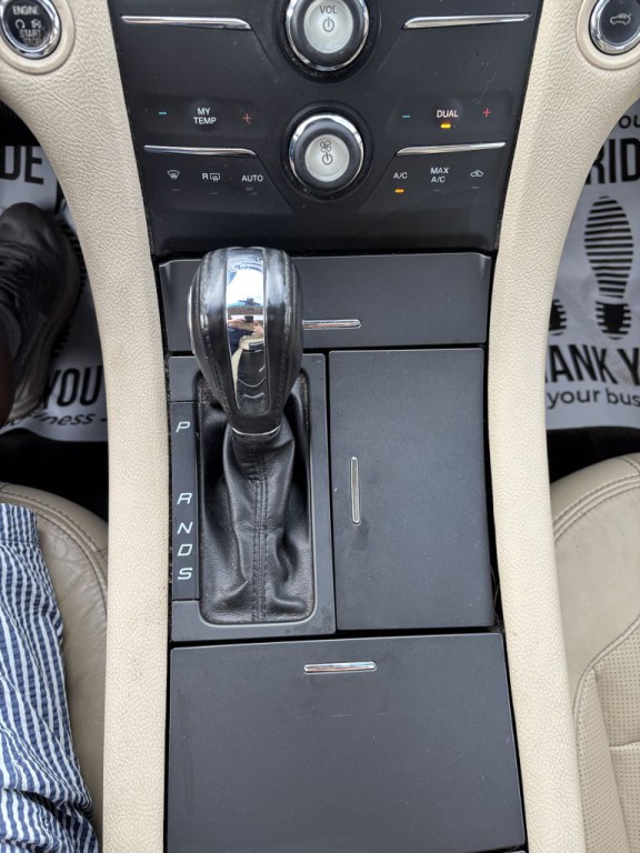 2015 Ford Taurus Image 18