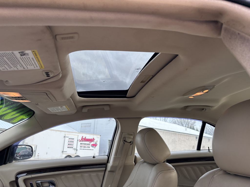 2015 Ford Taurus Image 19