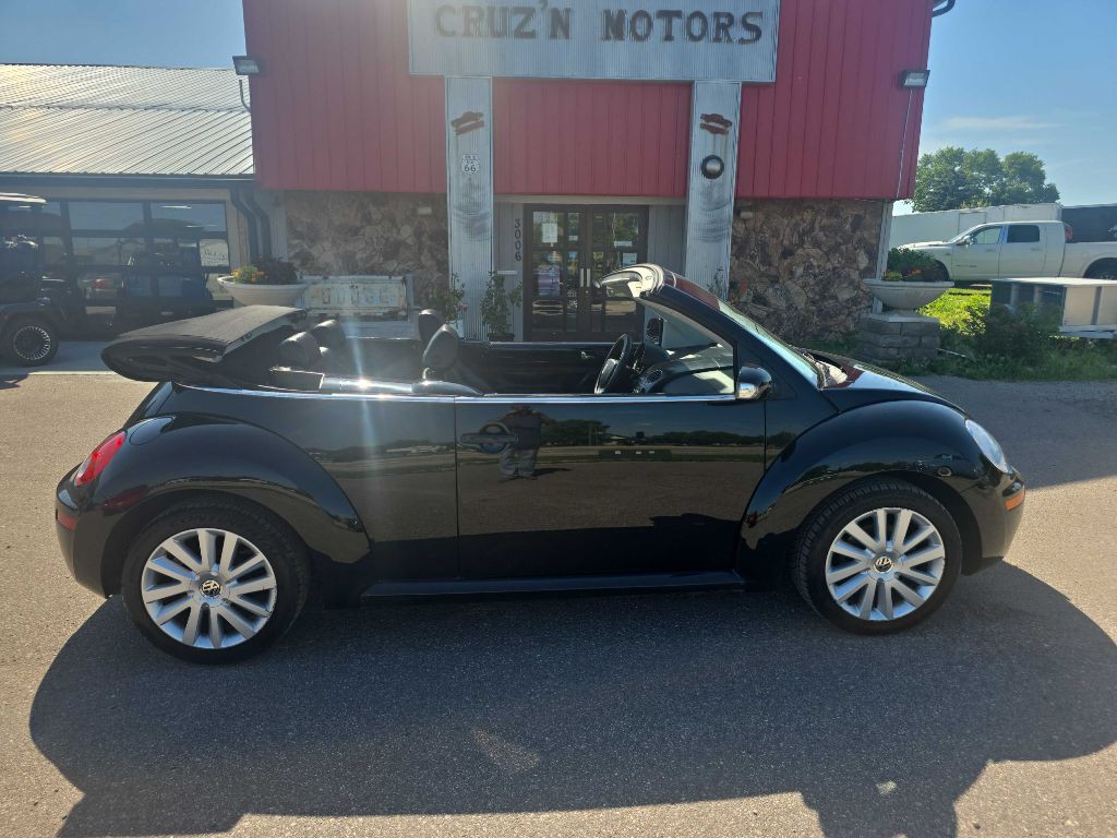 2008 Volkswagen Beetle Image 2