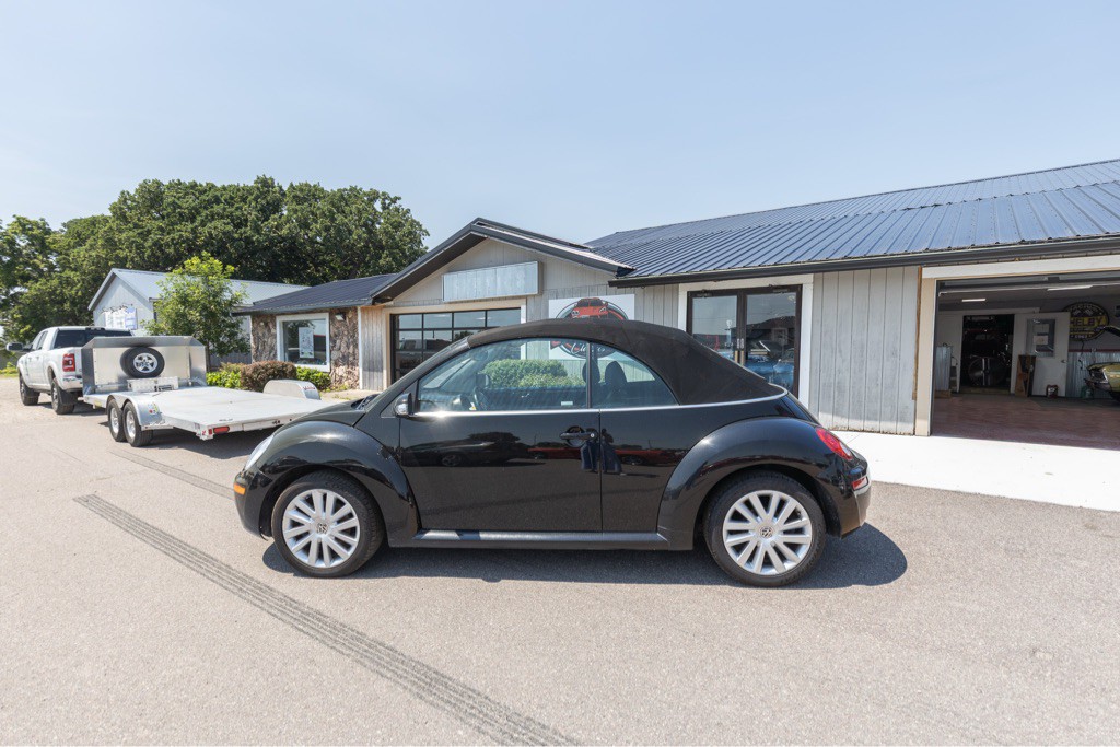 2008 Volkswagen Beetle Image 4