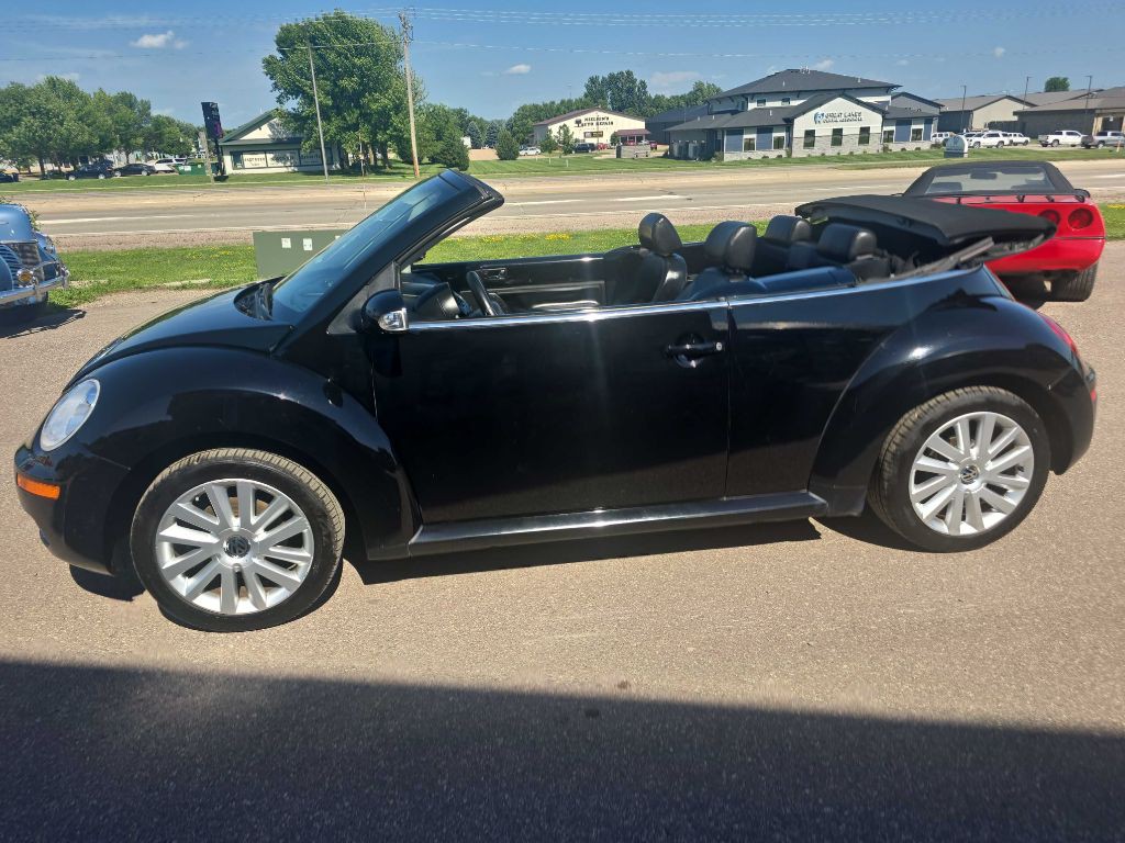 2008 Volkswagen Beetle Image 2