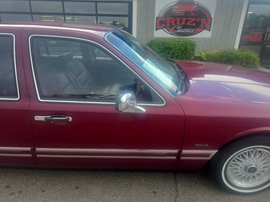 1993 Lincoln Town Car Image 6