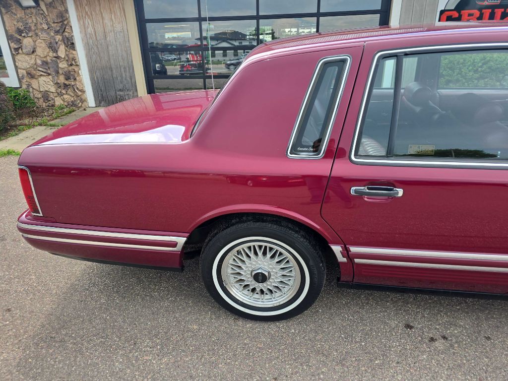 1993 Lincoln Town Car Image 10