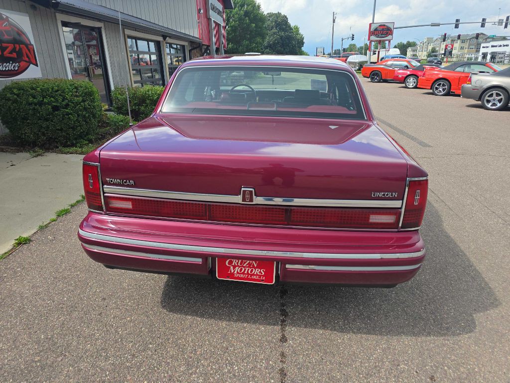 1993 Lincoln Town Car Image 13