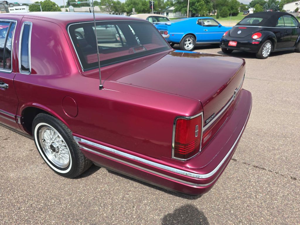 1993 Lincoln Town Car Image 15