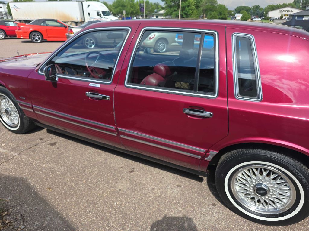 1993 Lincoln Town Car Image 17