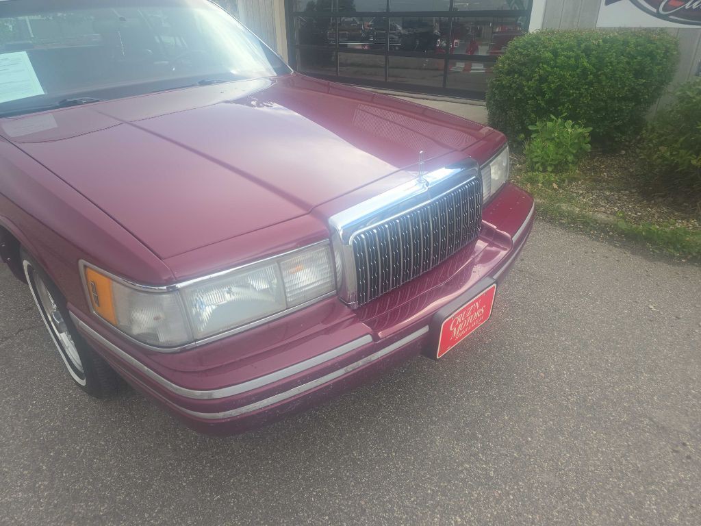 1993 Lincoln Town Car Image 4