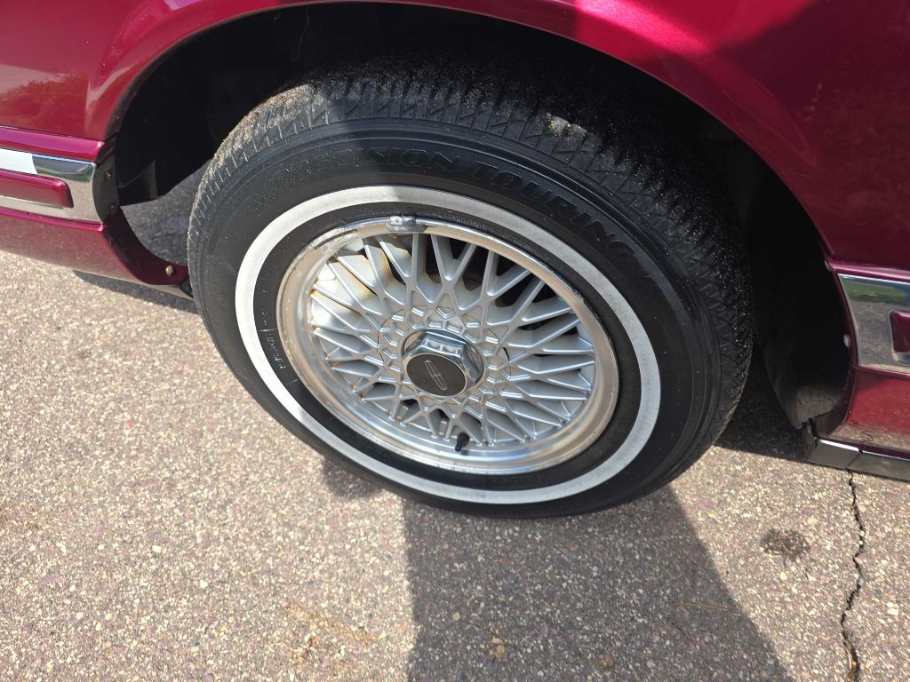 1993 Lincoln Town Car Image 20