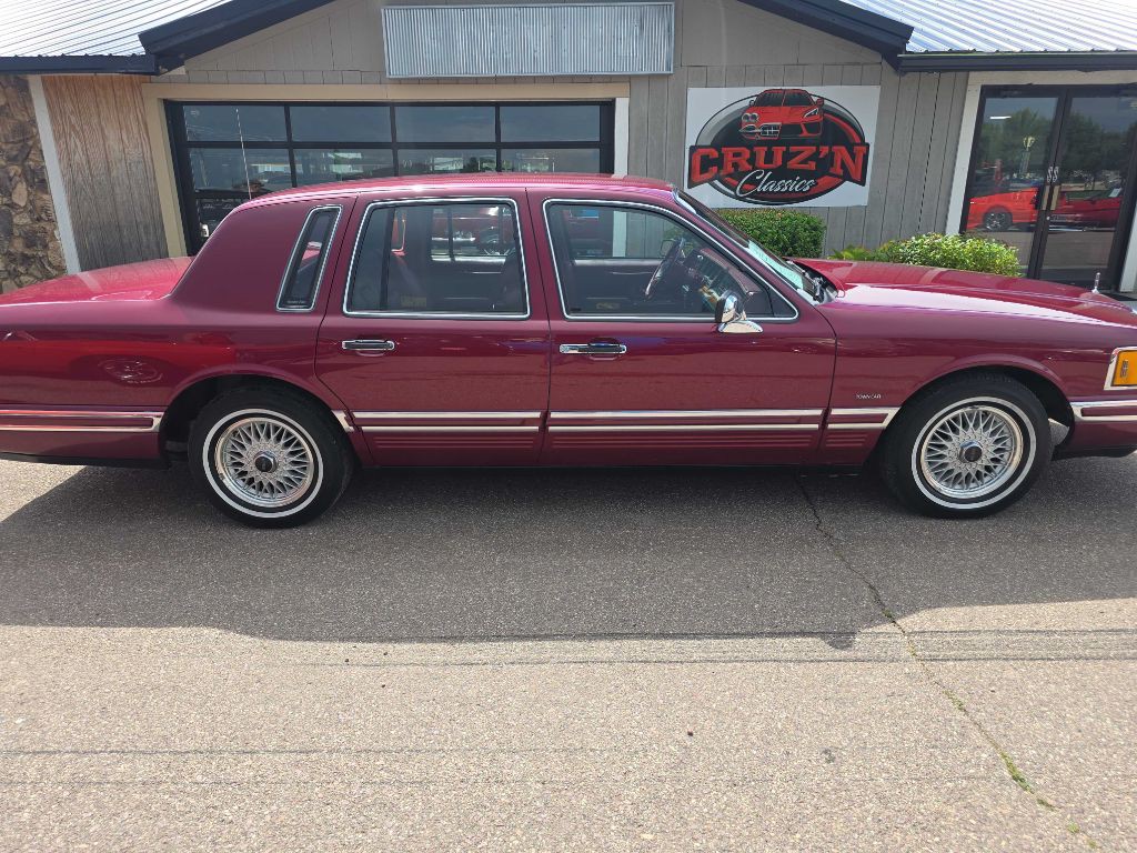 1993 Lincoln Town Car Image 30