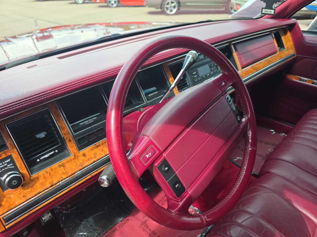 1993 Lincoln Town Car Image 38